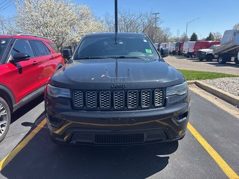 Used 2020 Jeep Grand Cherokee Altitude image 2