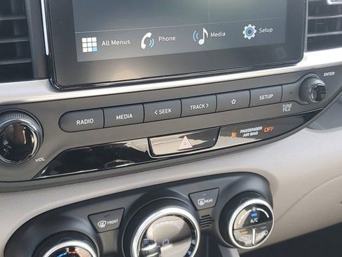 Certified 2025 Hyundai Venue SEL image 27