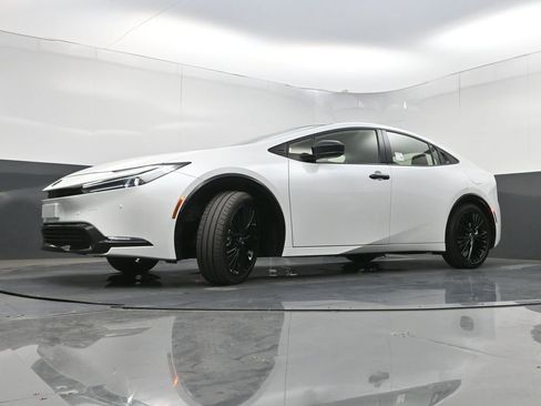 Used 2026 Toyota Prius FWD image 28
