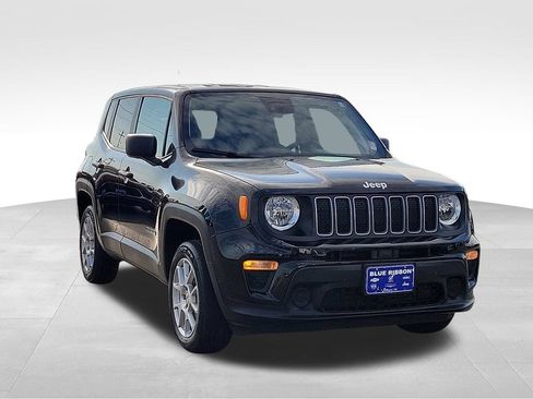 Used 2023 Jeep Renegade Latitude AWD/4WD image 1