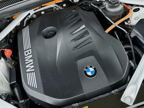 Used 2024 BMW X5 xDrive50e w/ Executive Package image 34