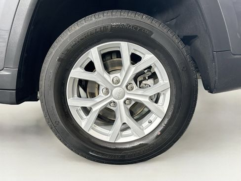 Used 2023 Jeep Grand Cherokee Limited w/ Luxury Tech Group II image 11