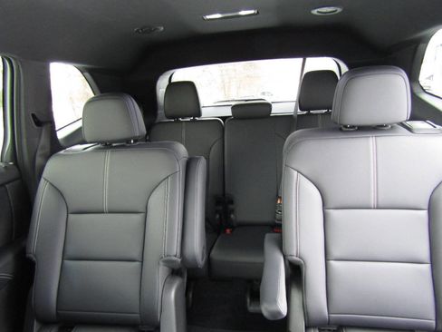 Used 2025 GMC Acadia Elevation image 13