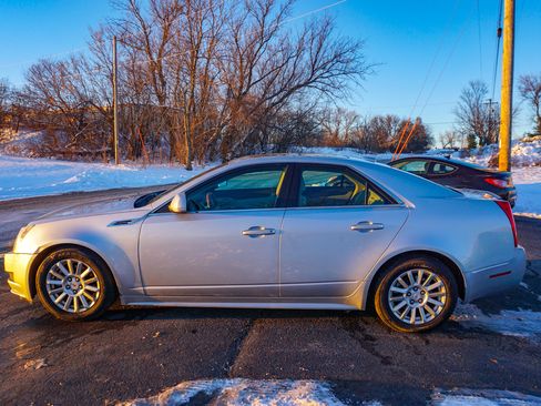 Used 2010 Cadillac CTS Luxury image 7