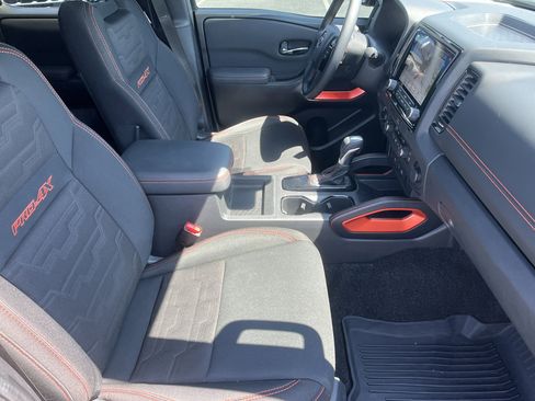 Used 2022 Nissan Frontier PRO-4X w/ Technology Package image 16