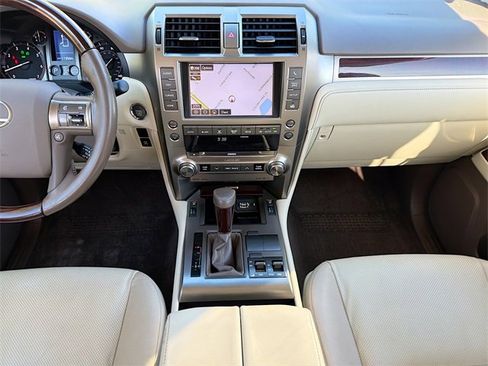 Used 2018 Lexus GX 460 image 18