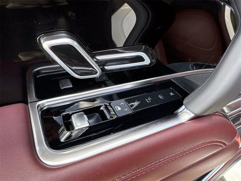 New 2026 Land Rover Range Rover SE image 11