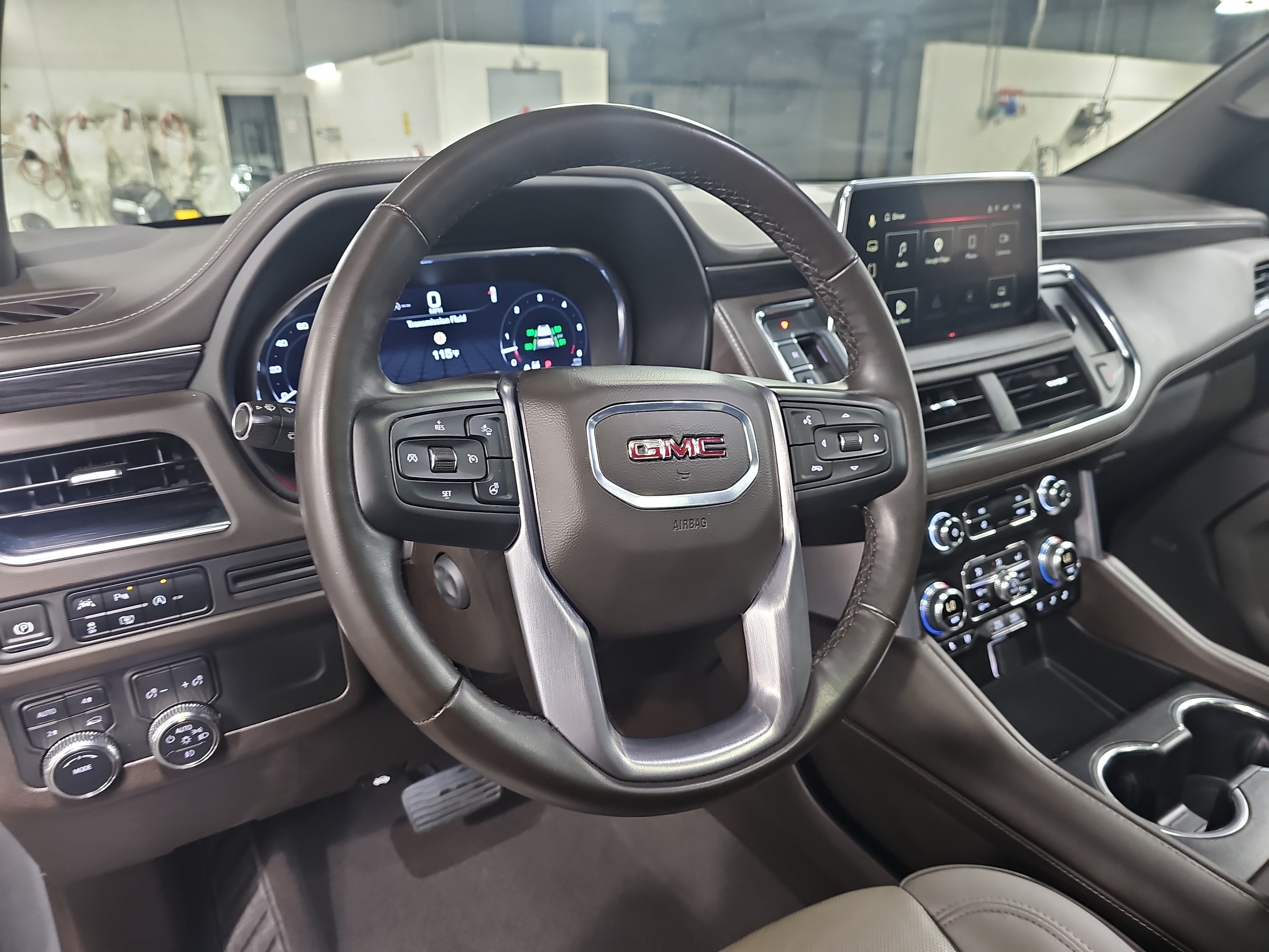 Used 2024 GMC Yukon SLT w/ SLT Luxury Package AWD/4WD image 16