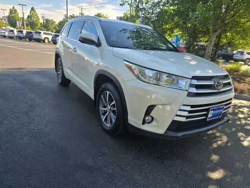 Used 2017 Toyota Highlander XLE AWD/4WD image 10