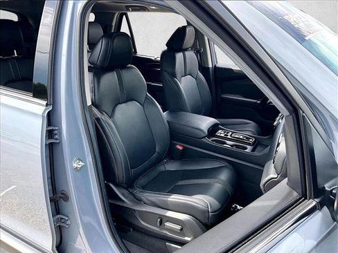 Used 2025 Honda Pilot Touring image 9