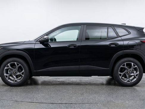 Used 2025 Chevrolet Trax LT FWD image 5