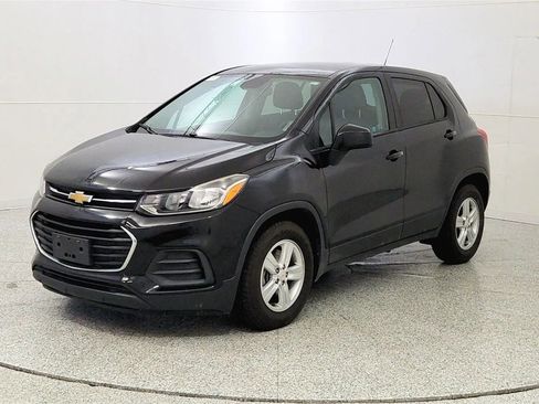 Used 2020 Chevrolet Trax LS w/ Tint and Cruise Package FWD image 3
