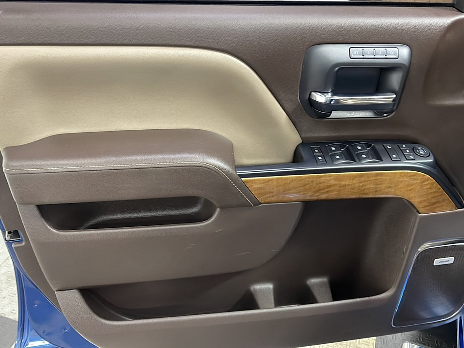 Used 2015 Chevrolet Silverado 1500 LTZ AWD/4WD image 12