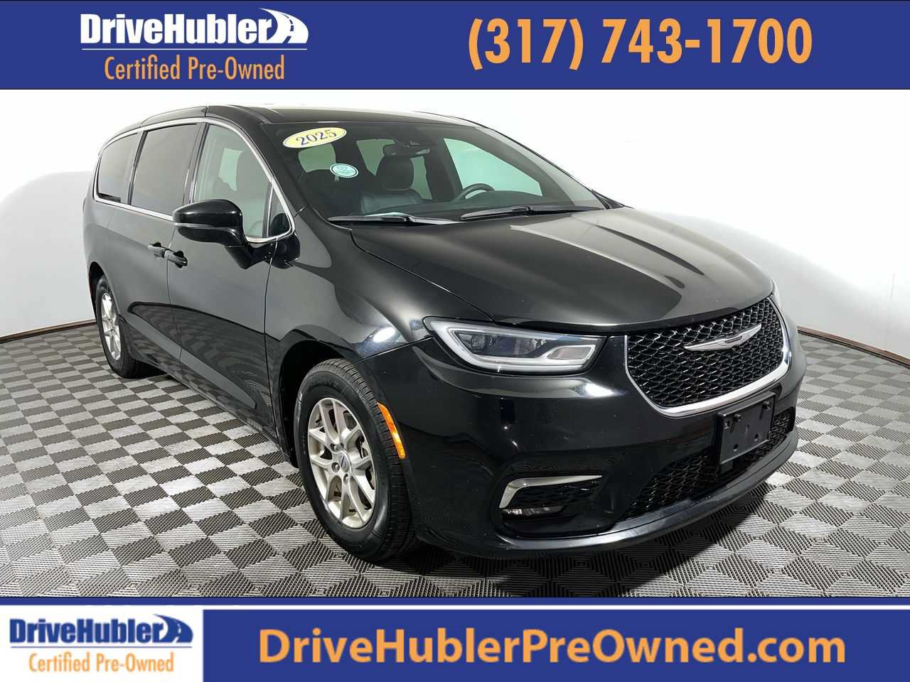 Used 2025 Chrysler Pacifica Select FWD image 1