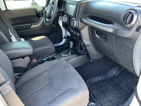Used 2018 Jeep Wrangler Unlimited Sport AWD/4WD image 28
