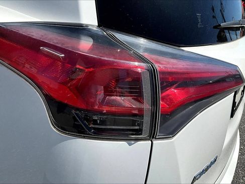 Used 2018 Toyota RAV4 LE w/ All Weather Liner Package AWD/4WD image 26