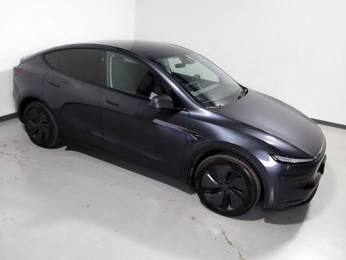 Used 2026 Tesla Model Y 2WD image 13