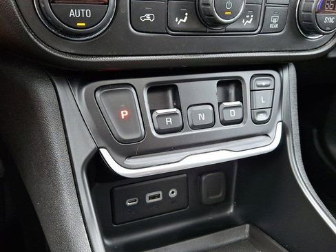 Used 2020 GMC Terrain SLE w/ Driver Convenience Package FWD image 19