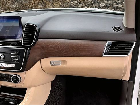 Used 2019 Mercedes-Benz GLE 400 4MATIC w/ Premium 1 Package image 15