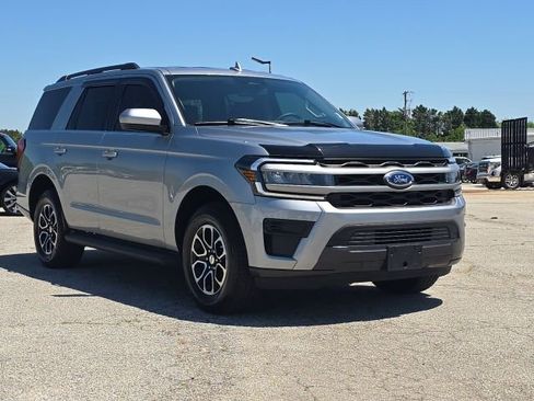 Used 2024 Ford Expedition XLT image 7