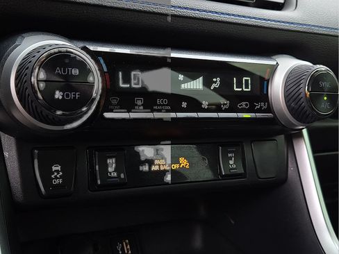 Used 2025 Toyota RAV4 XSE AWD/4WD image 16