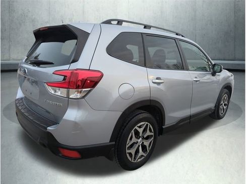 Used 2023 Subaru Forester Premium image 6