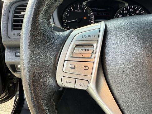 Used 2013 Nissan Altima 2.5 SL w/ Technology Pkg image 16