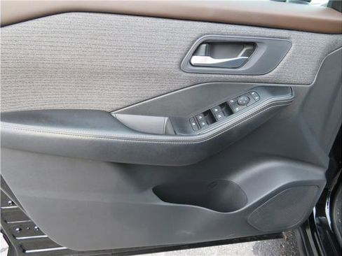 Used 2023 Nissan Rogue SV image 13