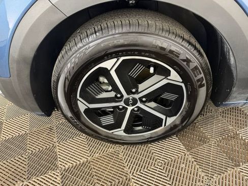 Certified 2025 Kia Niro EX FWD image 27