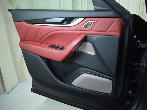 Used 2022 Maserati Levante Modena image 37