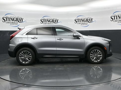 Used 2025 Cadillac XT4 Premium Luxury FWD image 8