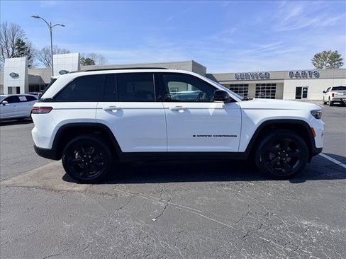 Used 2022 Jeep Grand Cherokee Altitude image 3