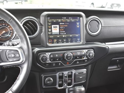 Used 2022 Jeep Wrangler Unlimited Sahara w/ LED Lighting Group AWD/4WD image 16