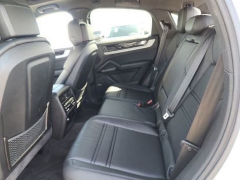 Used 2024 Porsche Cayenne Coupe image 5