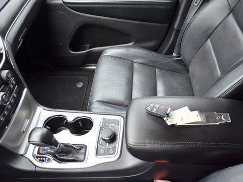 Used 2021 Jeep Grand Cherokee Limited w/ Luxury Group II image 25