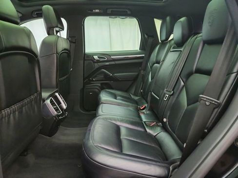 Used 2017 Porsche Cayenne AWD/4WD image 23