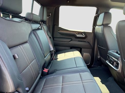 Used 2025 Chevrolet Silverado 1500 High Country w/ High Country Premium Package AWD/4WD image 28
