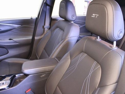 Used 2025 Buick Envista Sport Touring image 18