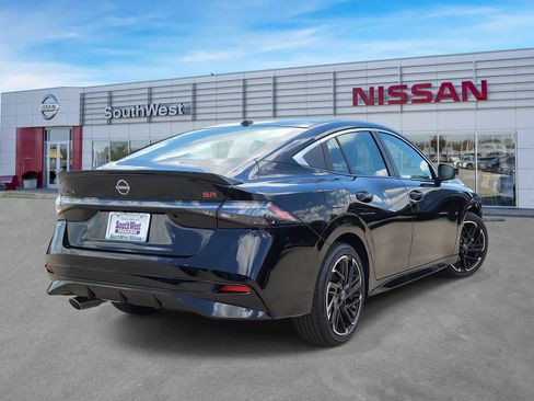 New 2026 Nissan Sentra SR FWD image 5