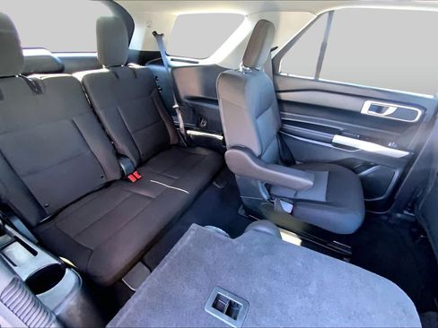 Used 2022 Ford Explorer XLT RWD image 18