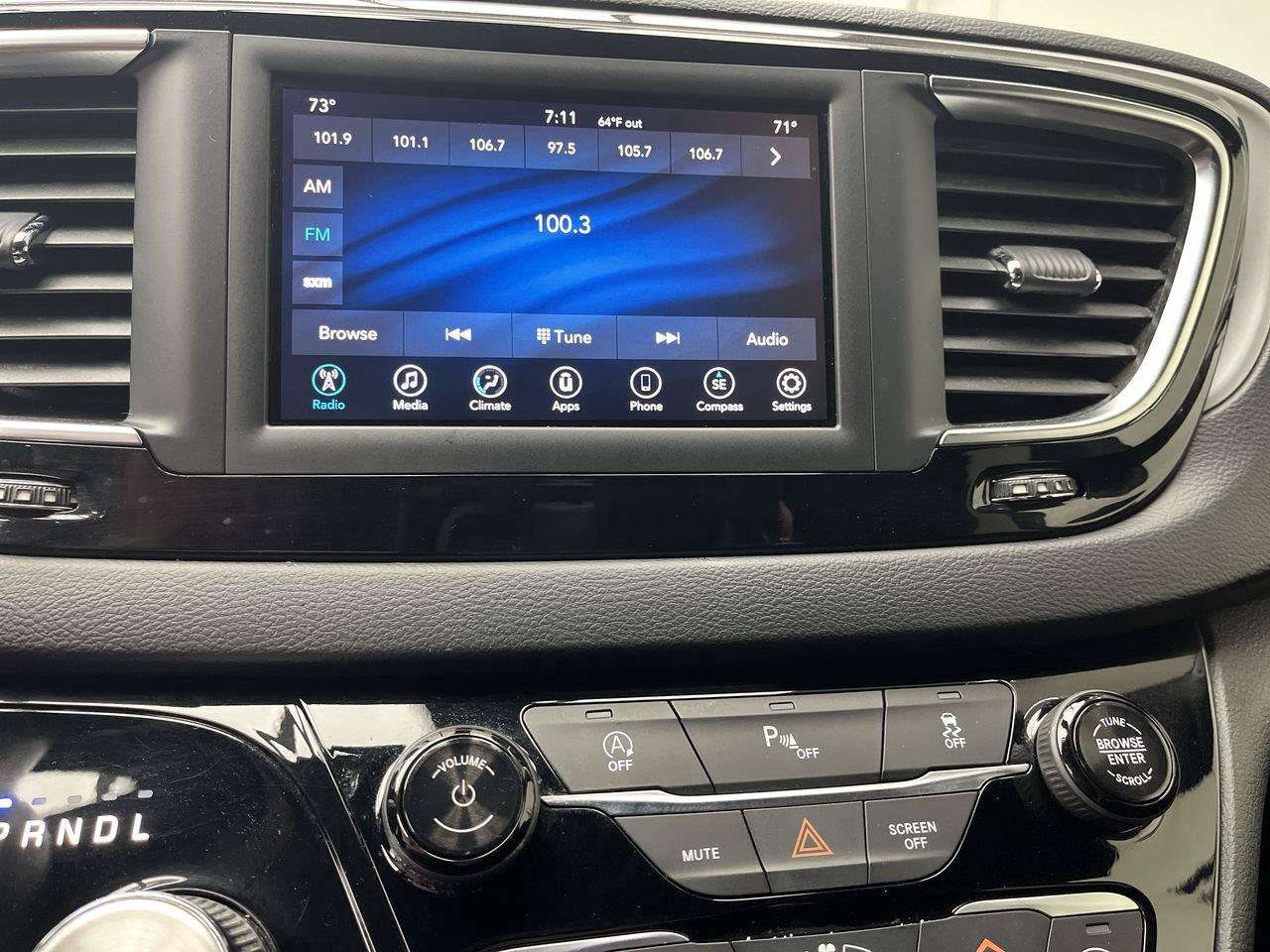 Used 2018 Chrysler Pacifica Touring Plus w/ S Appearance Package FWD image 18