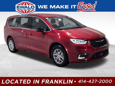 New 2026 Chrysler Pacifica Select FWD image 1