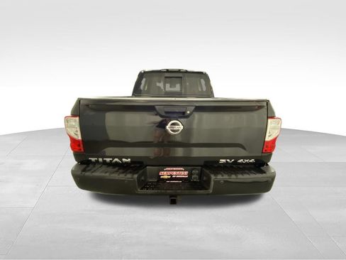 Used 2019 Nissan Titan SV w/ SV Convenience Package AWD/4WD image 9
