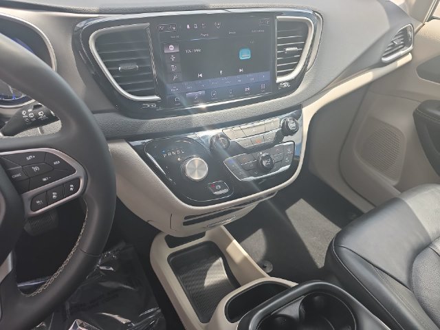 Used 2022 Chrysler Pacifica Touring-L FWD image 22