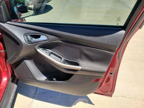 Used 2017 Ford Focus Titanium FWD image 6