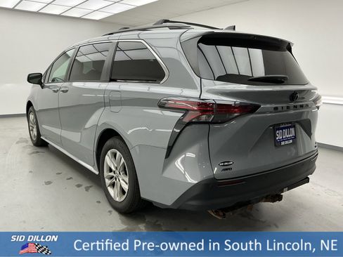 Used 2022 Toyota Sienna XLE Woodland Edition image 6