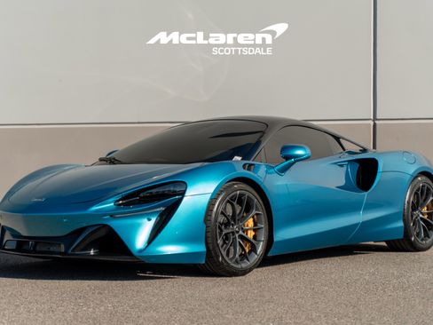 Used 2023 McLaren Artura image 3