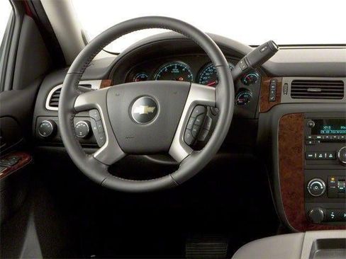 Used 2013 Chevrolet Avalanche LTZ AWD/4WD image 6