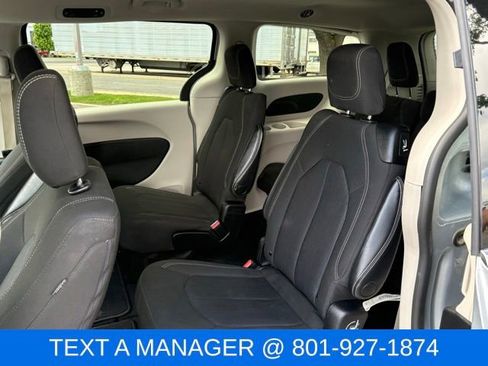 Used 2023 Chrysler Voyager LX FWD image 13