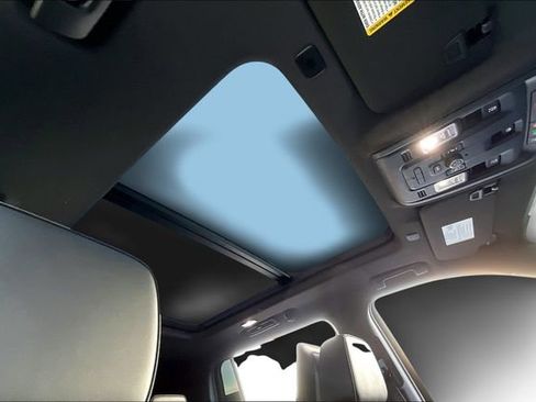 Used 2024 Chevrolet Suburban RST w/ Luxury Package image 20